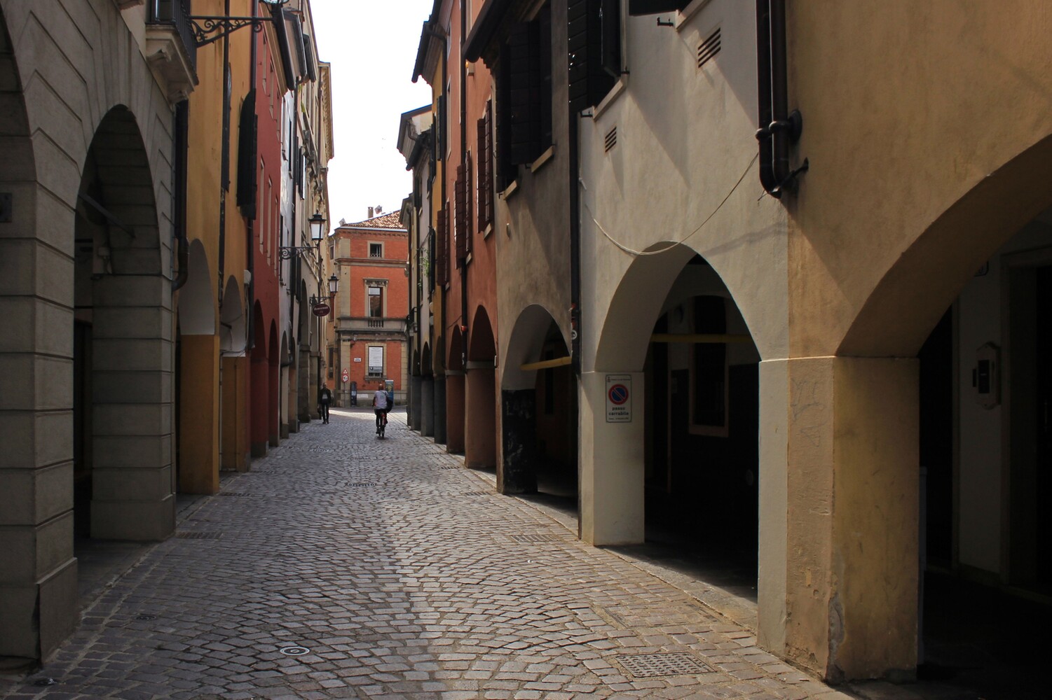 Padua_Gasse nach Brücke