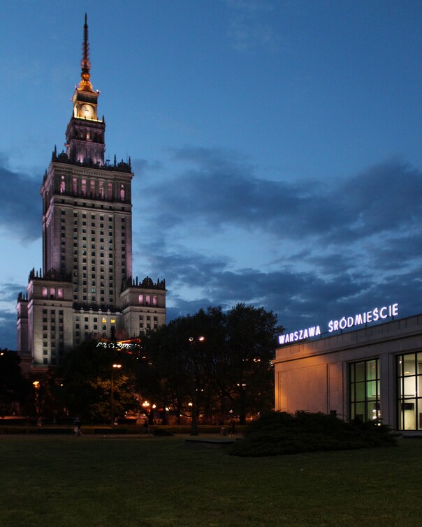 Kulturpalast bei Nacht