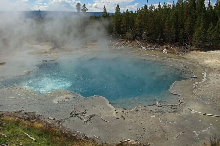 Norris Geysir Basin