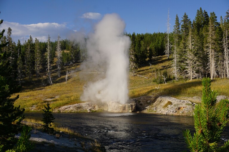Upper Geysir Basin_Riverside Geysir