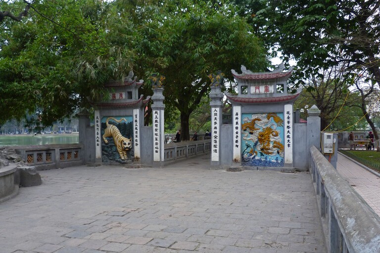 Ngoc Son Temple