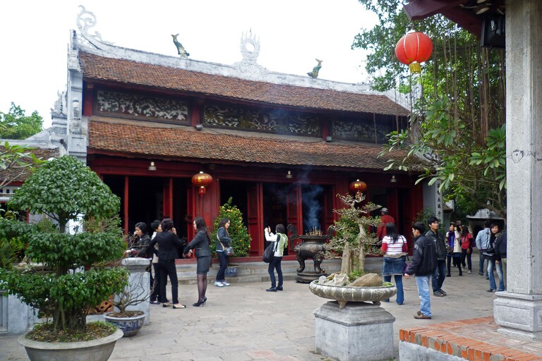 © ziegler.world Ngoc Son Temple
