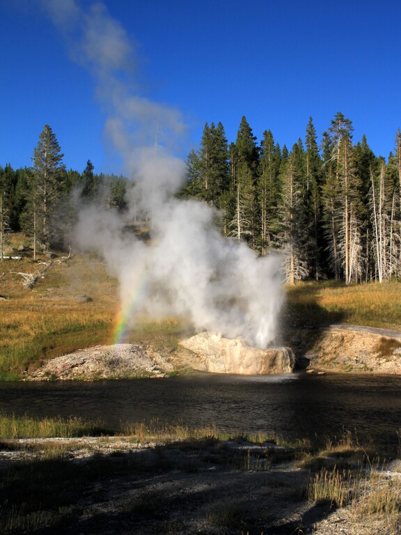 Upper Geysir Basin_Riverside Geysir